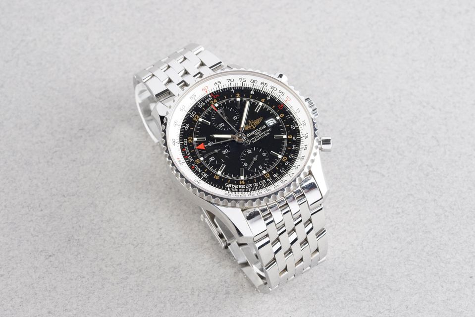 Breitling Navitimer Chronograph GMT 46 A24322 Image 4
